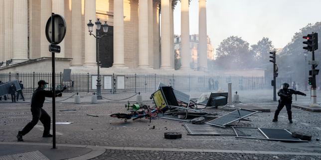 Manifestations du 17 octobre : un photographe blessé par une grenade policière ; enquête de l’IGPN