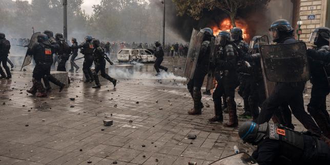 Rafael, mineur, frappé à Paris par « des dizaines » de policiers le 17 octobre : une enquête a été confiée à l’IGPN