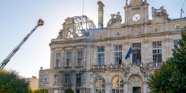 A Limoges, l’hôtel de ville incendié en marge des manifestations « n’est pas encore sauvé »