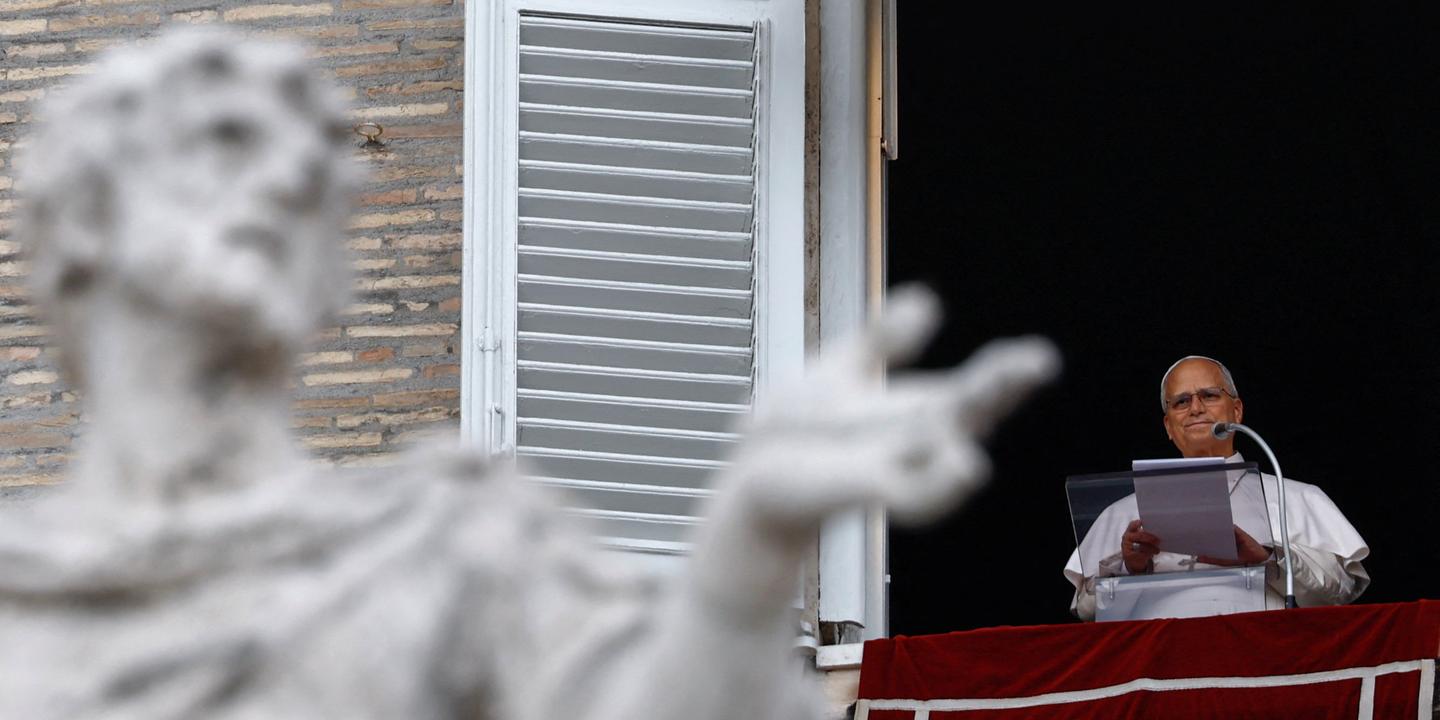 Le pape Léon XIV remercie les fidèles réunis place Saint-Pierre après son opération et annonce la reprise progressive de ses activités