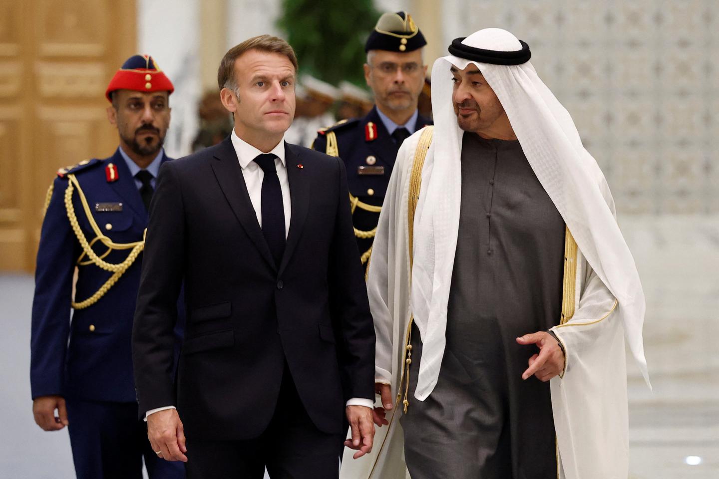 Macron obtient 200 000 tonnes de diesel supplémentaires par mois des Émirats arabes unis et de Bahreïn, selon l'Élysée