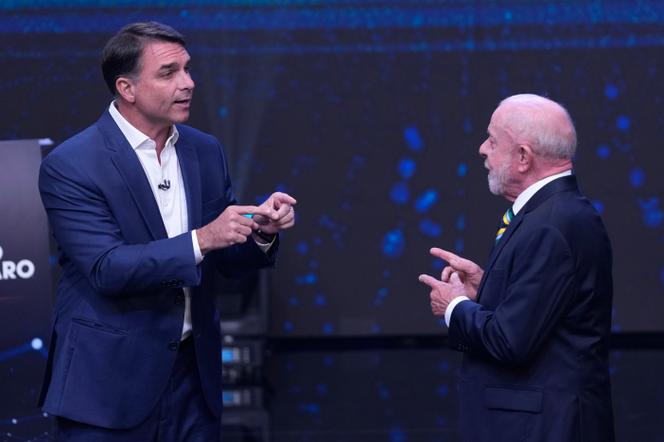 Flavio Bolsonaro et Lula, à Sao Paulo (Brésil), le 18 octobre 2026. - ANDRE PENNER/AP PHOTO/ANDRE PENNER