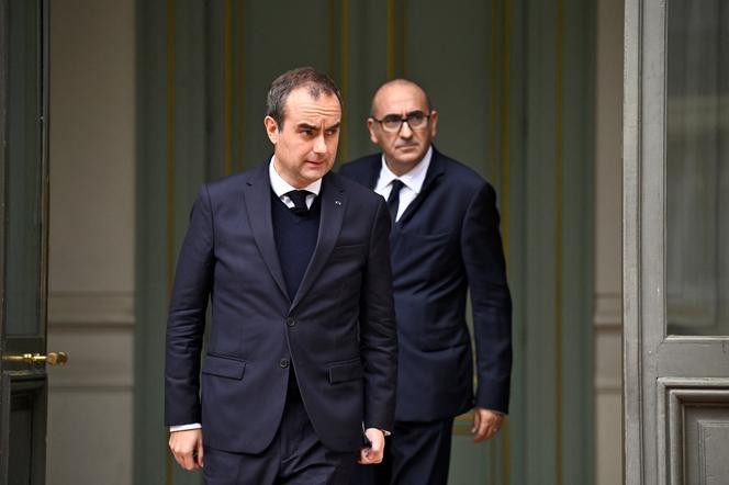 Le premier ministre, Sébastien Lecornu, et le ministre de l’intérieur, Laurent Nuñez, au sortir d’une réunion interministérielle de crise au ministère de l’intérieur, à Paris, le 19 octobre 2026.  - JULIEN DE ROSA/VIA REUTERS