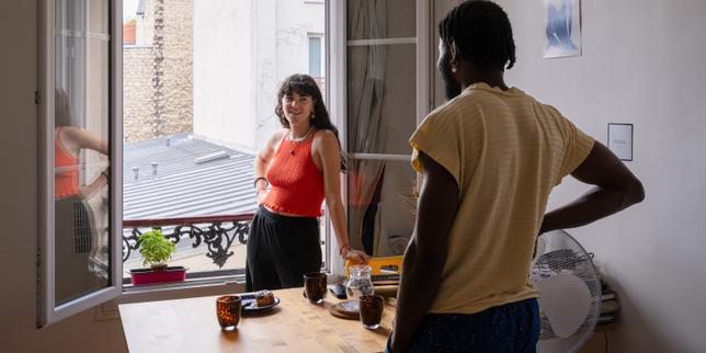 « On n’aurait pas forcément choisi d’habiter ensemble de suite » : Romane et Hèzou, dans 17 mètres carrés à Paris