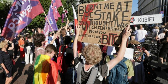 En Pologne, les députés votent un assouplissement du droit à l’avortement, menacé d’un veto présidentiel