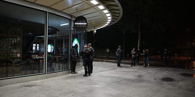EN DIRECT, manifestations du 17 octobre : de nouveaux couvre-feux pour mardi soir, à Paris, Lyon, Bordeaux et Nice, après une nuit calme