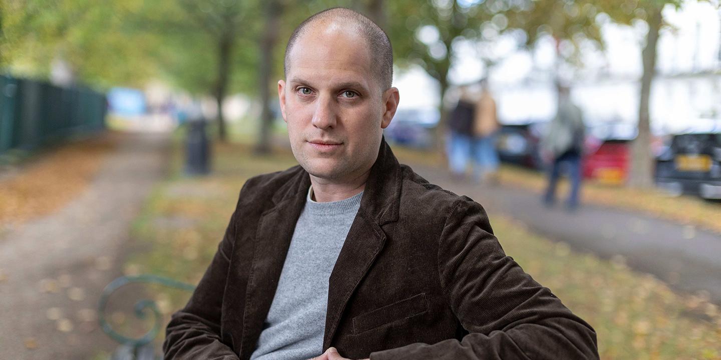 « Vladimir Poutine a-t-il vraiment cru que j’étais un espion ? » : le journaliste américain Evan Gershkovich, ex-otage du Kremlin, se livre sur sa détention