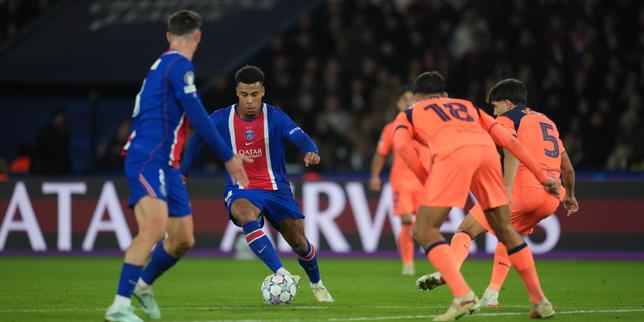 EN DIRECT, PSG-Barcelone : Xavi Espart égalise en faveur du Barça dans un choc qui tient ses promesses en Ligue des champions Une semaine après leur succès en Ligue des champions sur la pelouse de Manchester City, les Parisiens reçoivent, mardi au Parc des Princes, une formation catalane guidée par l'étincelant Lamine Yamal.