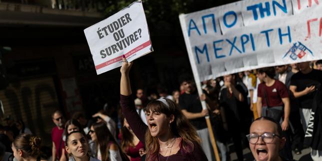 En Grèce, la jeunesse veut suivre l’exemple français en se mobilisant contre sa précarité et l’état dégradé de l’enseignement public