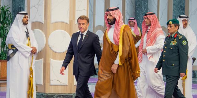 Macron makes surprise visit to Saudi Arabia