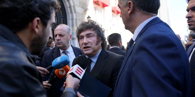 En Espagne, Javier Milei qualifie Pedro Sanchez de « dictateur » et soutient la droite avant les législatives