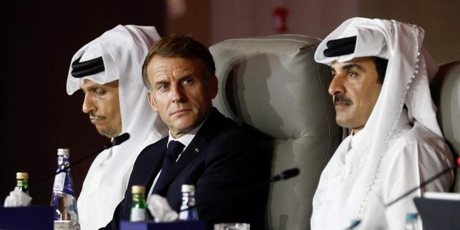 Emmanuel Macron défend sa tournée de trois jours dans le golfe Persique, en pleine tempête politique en France