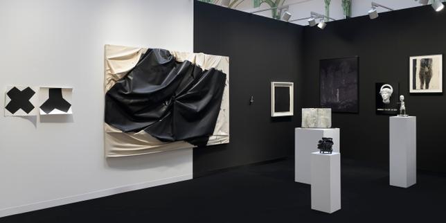Le stand de la galerie Christophe Gaillard, lors de la foire Art Basel Paris, en  octobre 2026. 