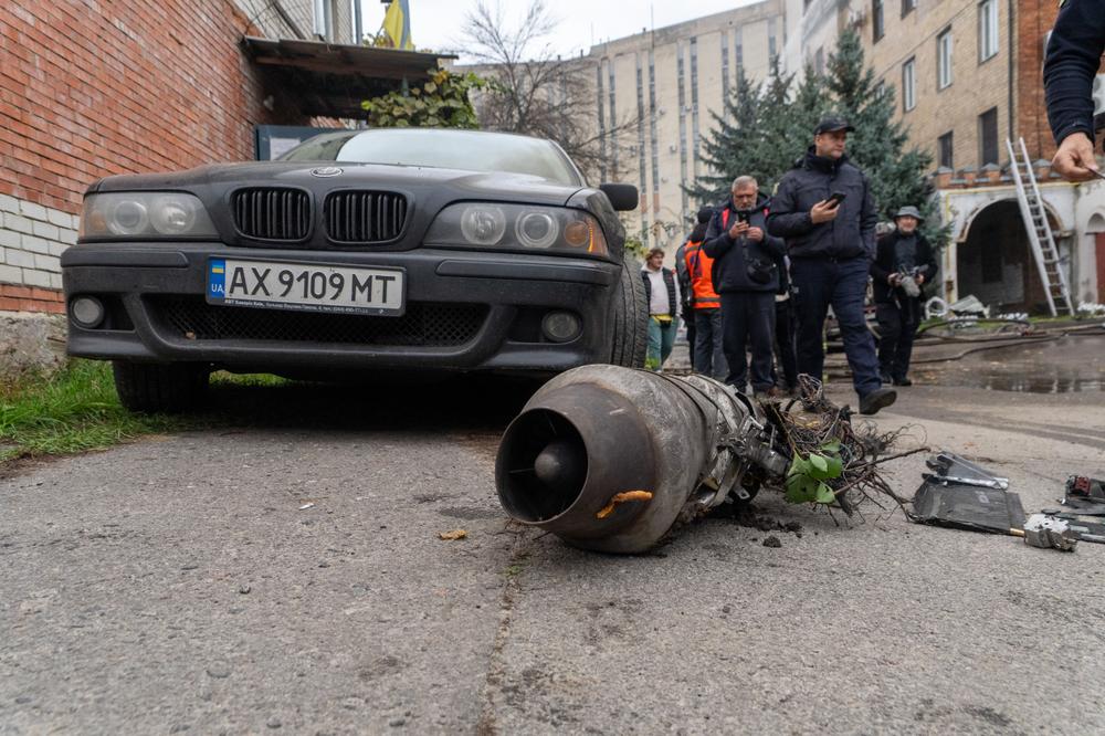 Le fragment d’un drone russe à réaction après une attaque aérienne, à Kharkiv, le 23 octobre 2026. - ANDRII MARIENKO/AP PHOTO