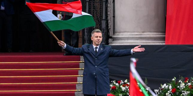 En Hongrie, lors des cérémonies des 70 ans de la révolution de 1956, Péter Magyar célèbre une nouvelle ère pour le pays