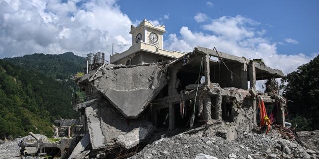 Le Népal, après le « tsunami des montagnes », ne veut pas rebâtir à l’identique : « Si nous reconstruisons les routes au même endroit, les populations s’installeront à proximité »