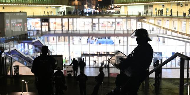 Social unrest further darkens France's economic outlook