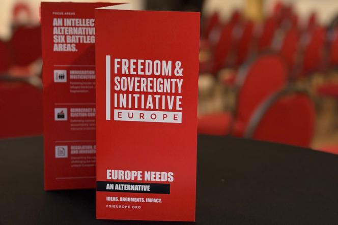 Un pamphlet de FSI Europe lors d’un évènement organisé par le think tank à Buxelles, le 14 octobre 2026.