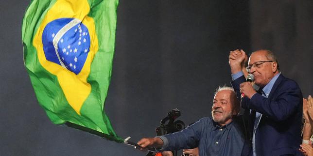 Avec la victoire de Lula, l’extrême droite mise en échec au Brésil