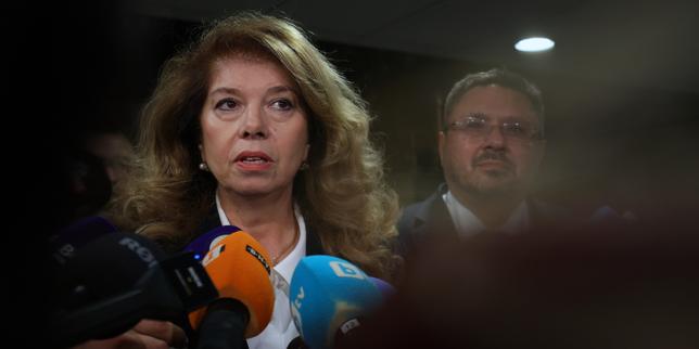 Bulgarie : vers un second tour serré entre la présidente sortante Iliana Iotova, favorable au dialogue avec la Russie, et son adversaire pro-européen, Andreï Guiourov