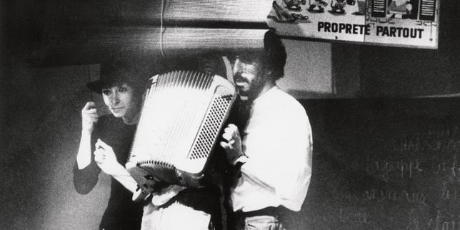 Brigitte Fontaine, Jacques Higelin et Areski Belkacem, lors du spectacle théâtral et musical «&nbsp;Niok&nbsp;», à Paris, en 1969.