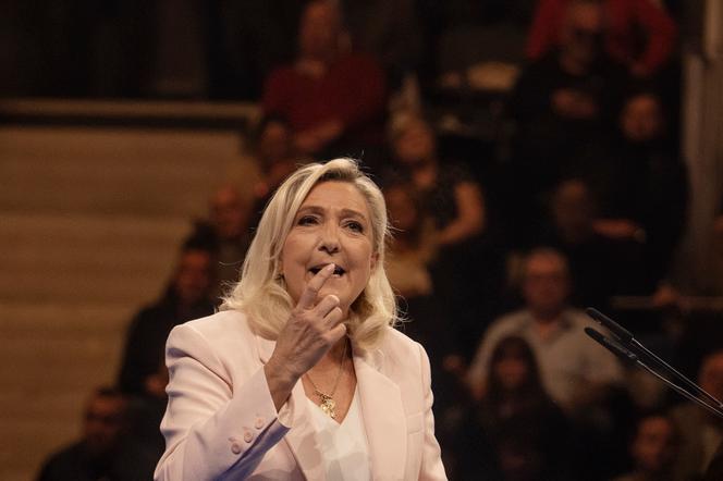 Marine Le Pen at the Rassemblement National congress in Orléans, October 25, 2026. - ADRIENNE SURPRENANT/MYOP FOR LE MONDE