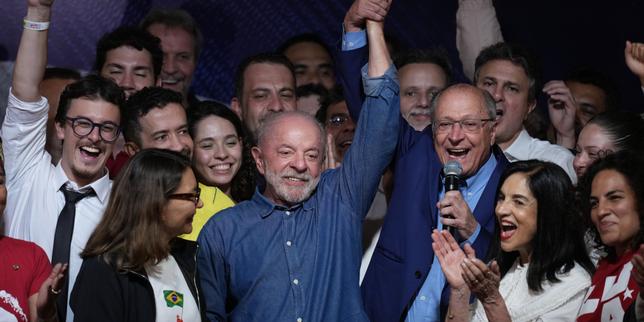 EN DIRECT, présidentielle au Brésil : Lula remporte l’élection avec 51,79 % des voix, Flavio Bolsonaro va « demander l’annulation » du scrutin