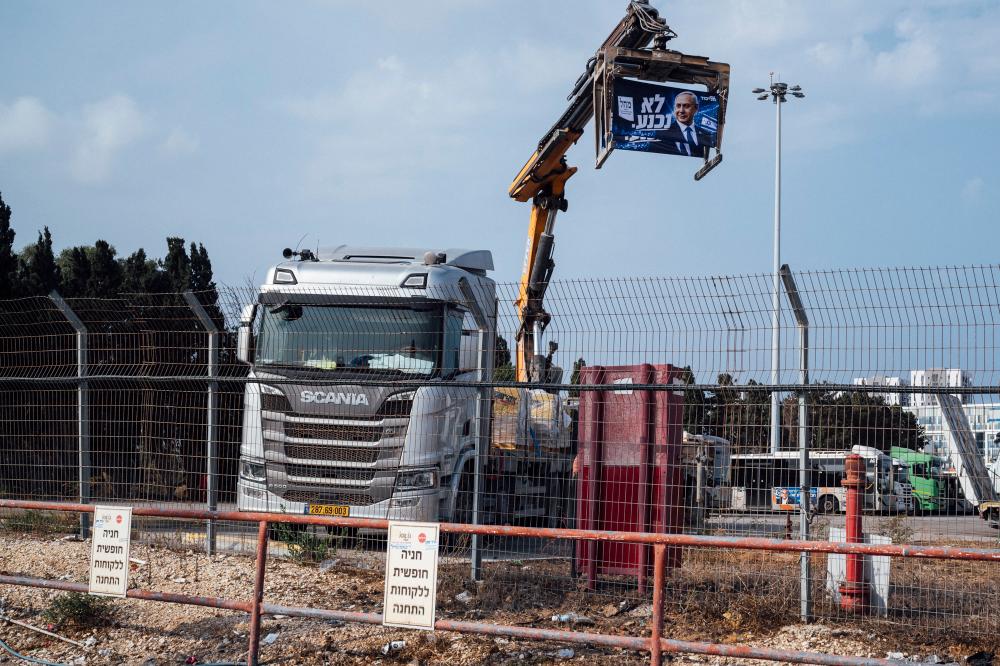 Affiche de campagne de Benjamin Netanyahou, à Herzliya (Israël), le 27 octobre 2026. - LUCIEN LUNG/RIVA PRESS POUR « LE MONDE »