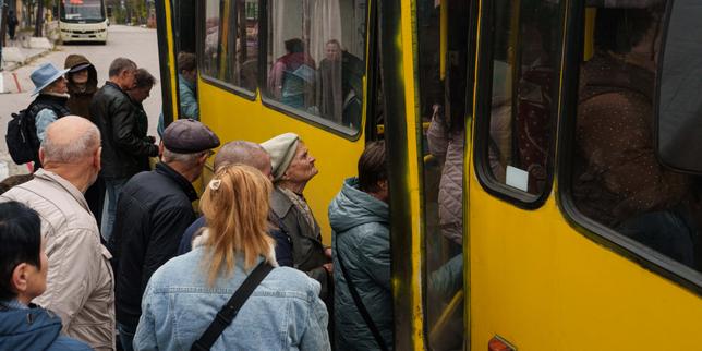 In Ukraine, humanitarian mission in occupied Oleshky hides growing fear of Russian military operation