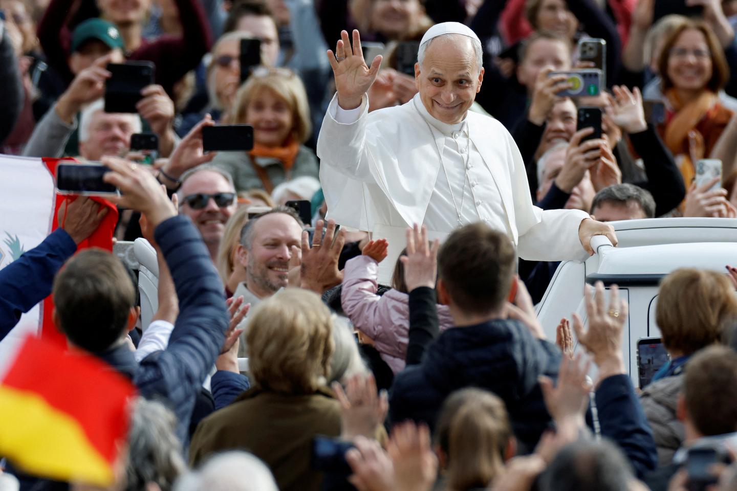 Pope Leo casts early midterms vote in Illinois: 'This is a revolution'