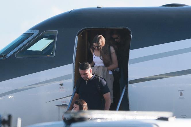 Brazilian presidential candidate Flavio Bolsonaro steps out of a plane at Miami-Opa Locka Executive Airport with his family on October 28, 2026, in Miami, Florida. - JOE RAEDLE/AFP