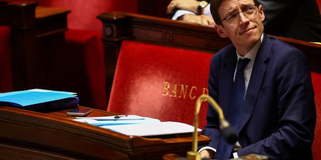 High School Mobilization: Eduard Geffray believes that "young people need to go to school"
