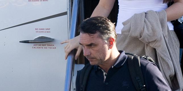 En fuite aux Etats-Unis, Flavio Bolsonaro assure être le « leader » du Brésil
