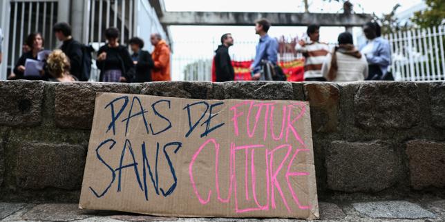 Les candidats à la présidentielle activent timidement leurs réseaux dans la culture
