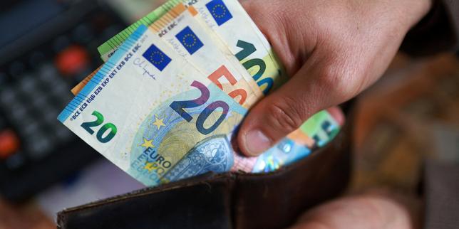 French economy shrinks 0.1 percent in third quarter