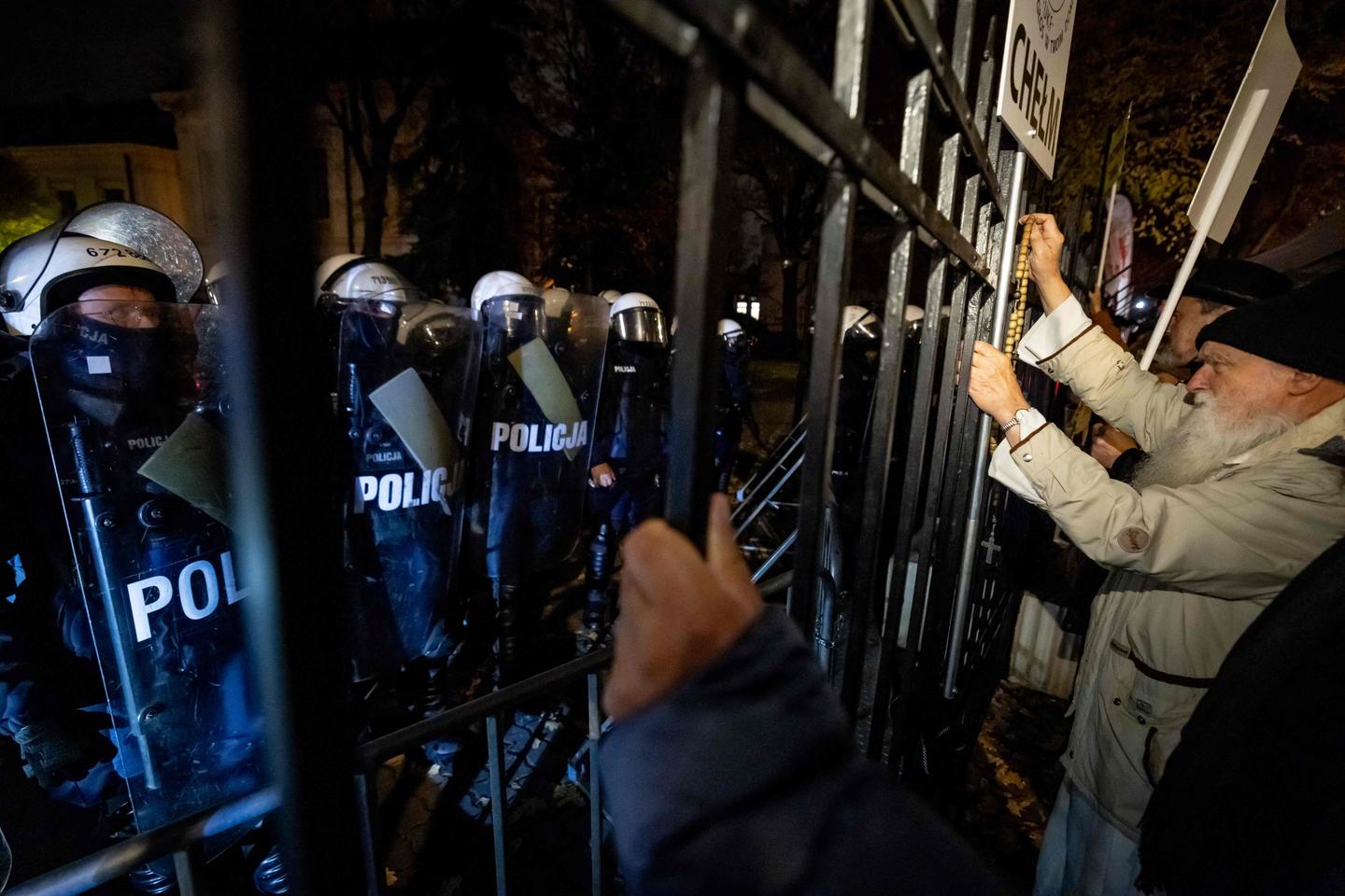 Political crisis turns into open conflict in Poland