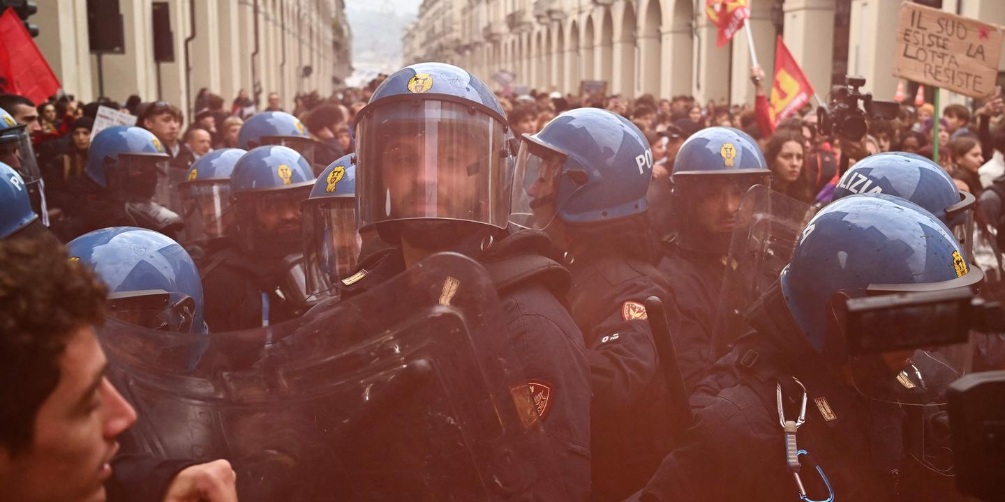 En Italie, des milliers de jeunes et de travailleurs manifestent sous haute surveillance