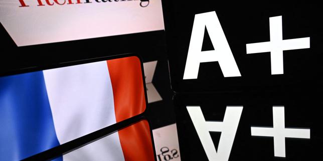 Fitch maintains France's credit rating at A+ but downgrades its outlook from stable to negative