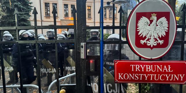 En Pologne, le président de la République va recevoir les partis samedi après la suspension du président du Tribunal constitutionnel