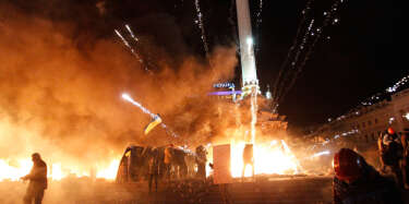 A firework explodes amid flames during clashes between anti-government protesters and riot police at Kiev's Independence Square January 18, 2014. Ukrainian riot police started to move into Kiev's Independence Square late on Tuesday, pushing back anti-government protesters whose tents were burning, local television showed. REUTERS/David Mdzinarishvili (UKRAINE - Tags: POLITICS CIVIL UNREST TPX IMAGES OF THE DAY)