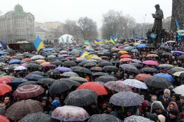Some ten thousands people holding umbrellas attend a rally in spite of heavy snow in western Ukrainian city of Lviv on November 25, 2013. Pro-West Ukrainians on Sunday staged the biggest protest rally in Kiev since the 2004 Orange Revolution, demanding that the government sign a key pact with the European Union. The opposition called the rally after President Viktor Yanukovych's government reversed a plan to sign a historic deal deepening ties with the European Union, in a U-turn critics said was forced by the Kremlin.  AFP PHOTO/ YURIY DYACHYSHYN
