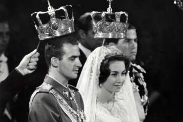 (FILES) - A photo taken on May 14, 1962 shows Prince Juan Carlos of Spain (Juan Carlos Alfonso Víctor María de Borbón y Borbón) and his wife princess Sophia of Greece in Athens during their wedding. Spain's 76-year-old King Juan Carlos will abdicate in favour of his son, Prince Felipe, Prime Minister Mariano Rajoy announced on June 2, 2014. AFP PHOTO