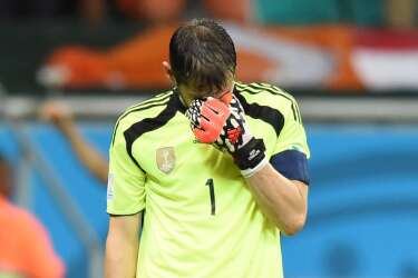 Spain's goalkeeper Iker Casillas reacts after Netherlands' forward Arjen Robben (not seen) scored his team's fifth goal during a Group B football match between Spain and the Netherlands at the Fonte Nova Arena in Salvador during the 2014 FIFA World Cup on June 13, 2014.  AFP PHOTO / JAVIER SORIANO