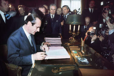 Le 25 mars 1977, il devient maire de Paris et conservera les clés de l’Hôtel de Ville pendant dix-huit ans.